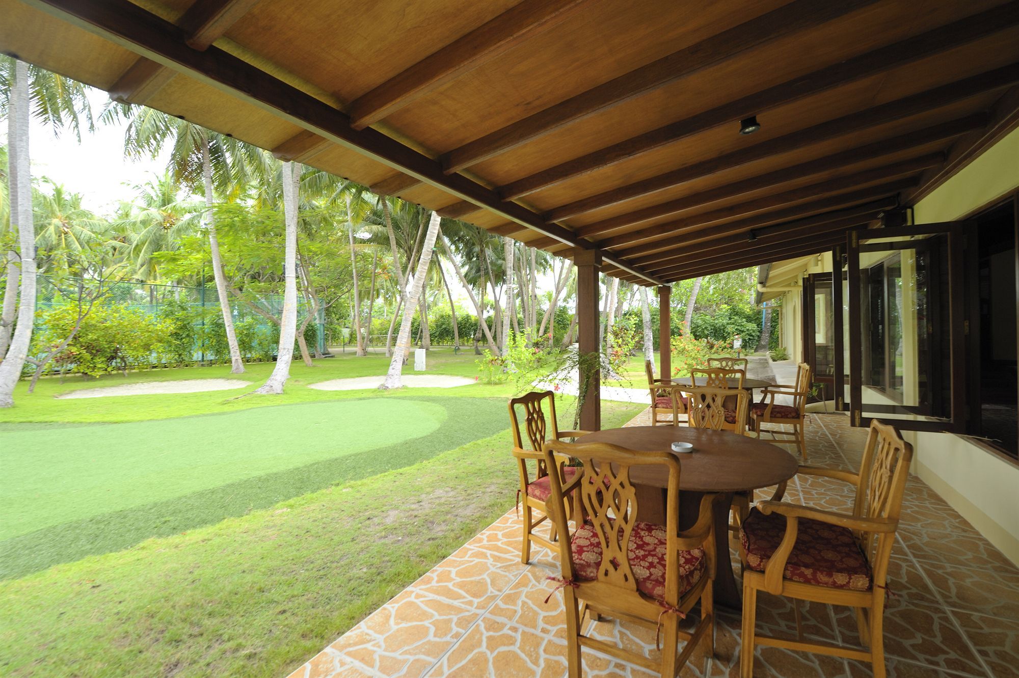 Holiday Island Resort & Spa Maamigili Exterior foto