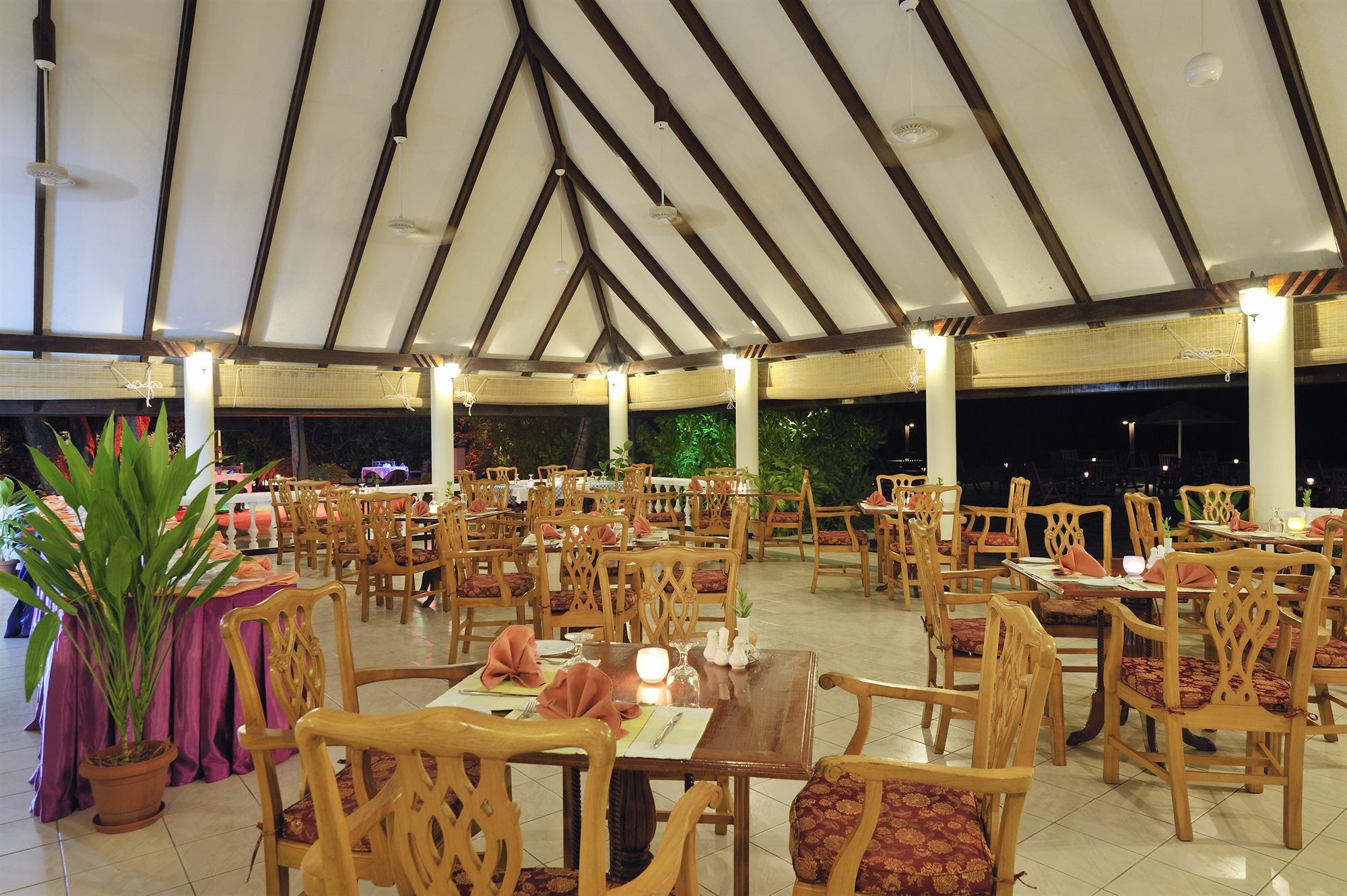 Holiday Island Resort & Spa Maamigili Exterior foto